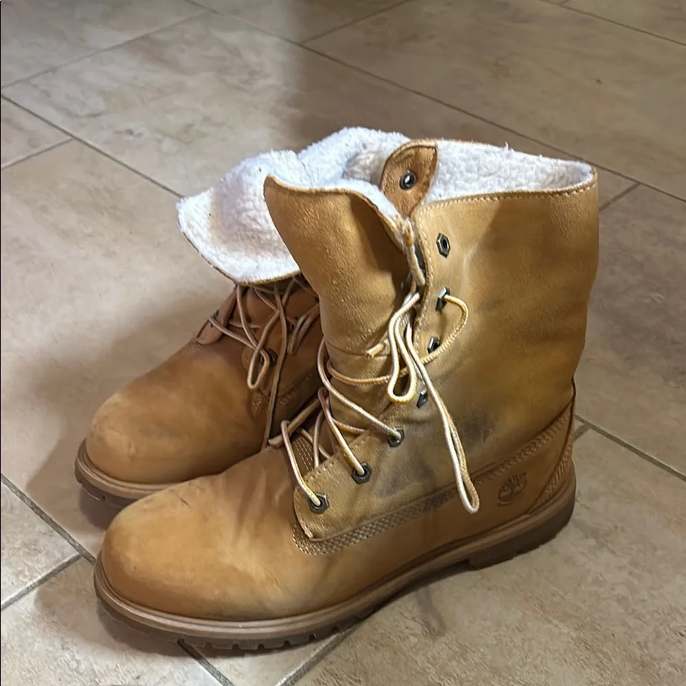 Timberland Tan Boots with Shearling Lining - Picture 8 of 8